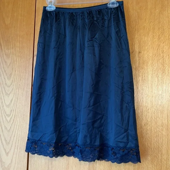 Lorraine USA MADE satin MED vintage navy blue lace trim nylon half slip EUC